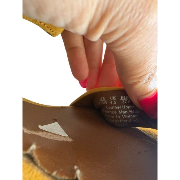 NATURALIZER Yellow Suede Sandals Heels Size 7.5W - Picture 3 of 9